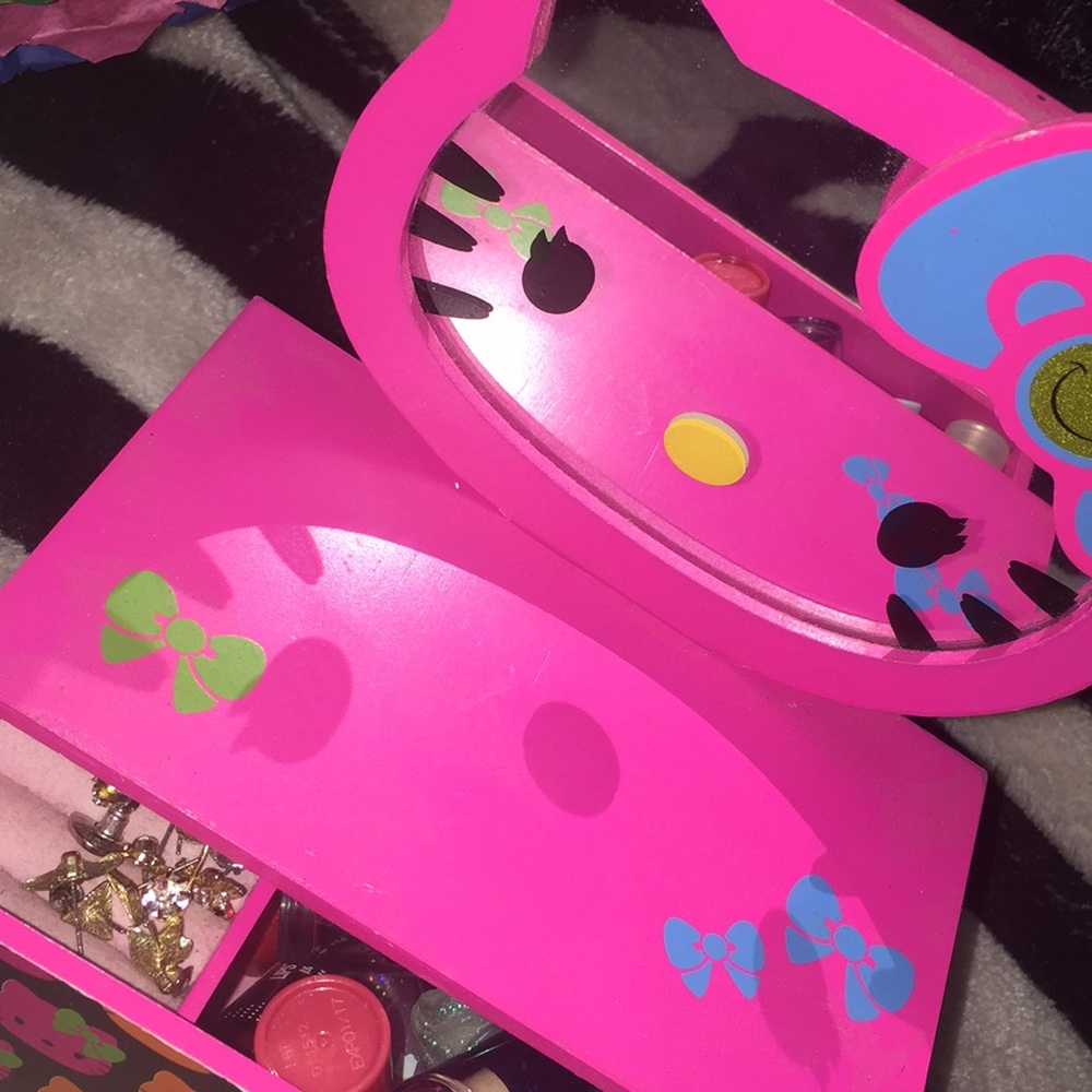 Hello kitty box holder